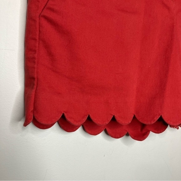 The limited red scalloped edge shorts size 4 - Picture 4 of 7